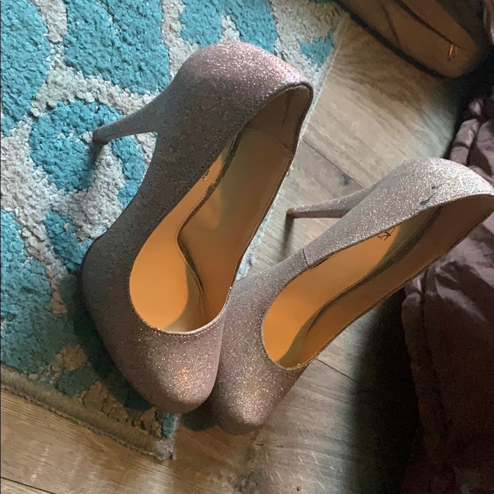 Heels! Never worn ! Bought brand new !!!